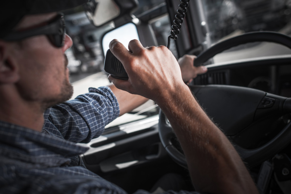 truck driver radioing info to other truckers